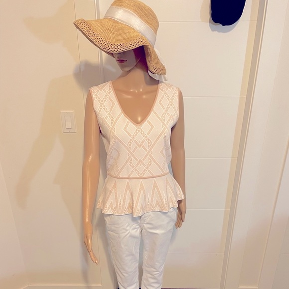 Large BCBGMAXAZRIA Gardenia top with bottom detail flair. Pink - Picture 3 of 17